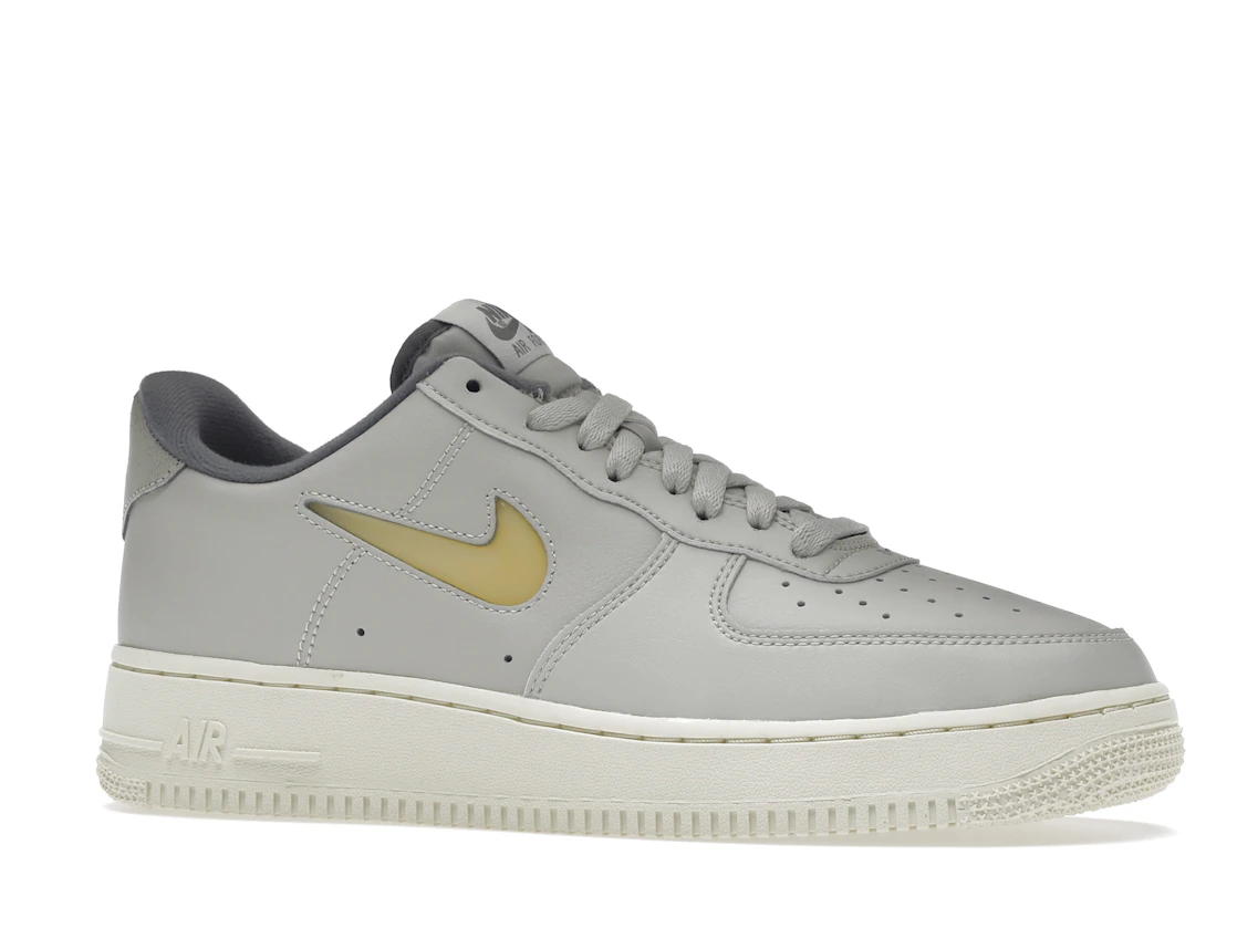 Vue 3 de Nike Air Force 1 Low '07 Jewel Light Bone Coconut Milk