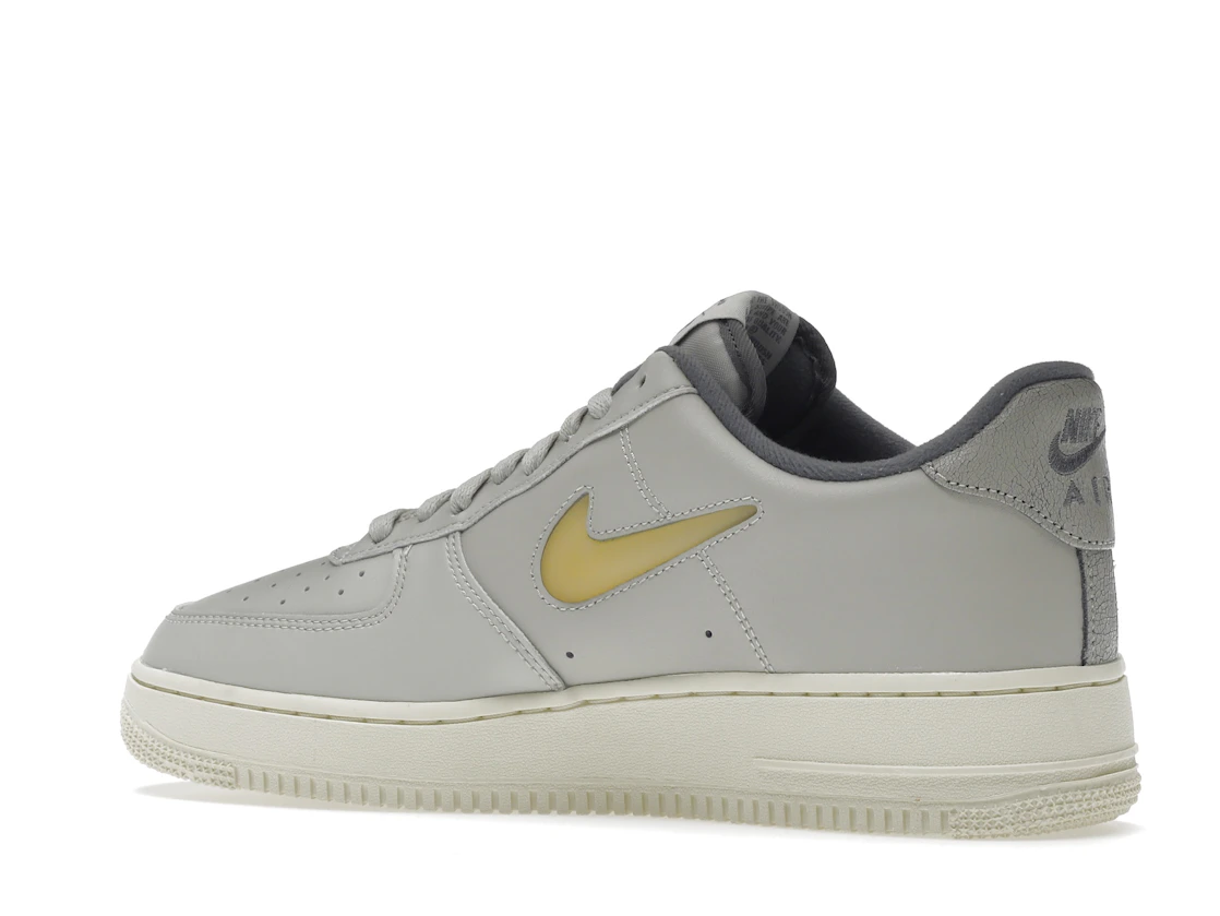 Vue 22 de Nike Air Force 1 Low '07 Jewel Light Bone Coconut Milk