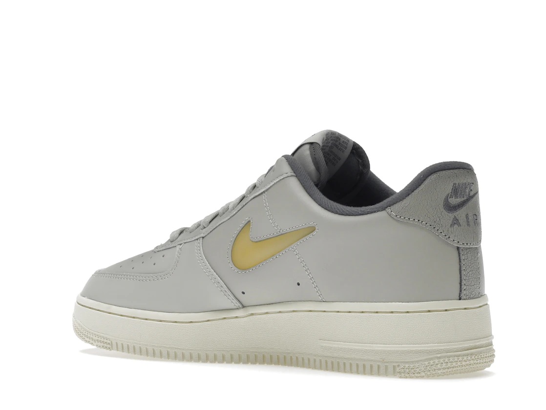 Vue 23 de Nike Air Force 1 Low '07 Jewel Light Bone Coconut Milk