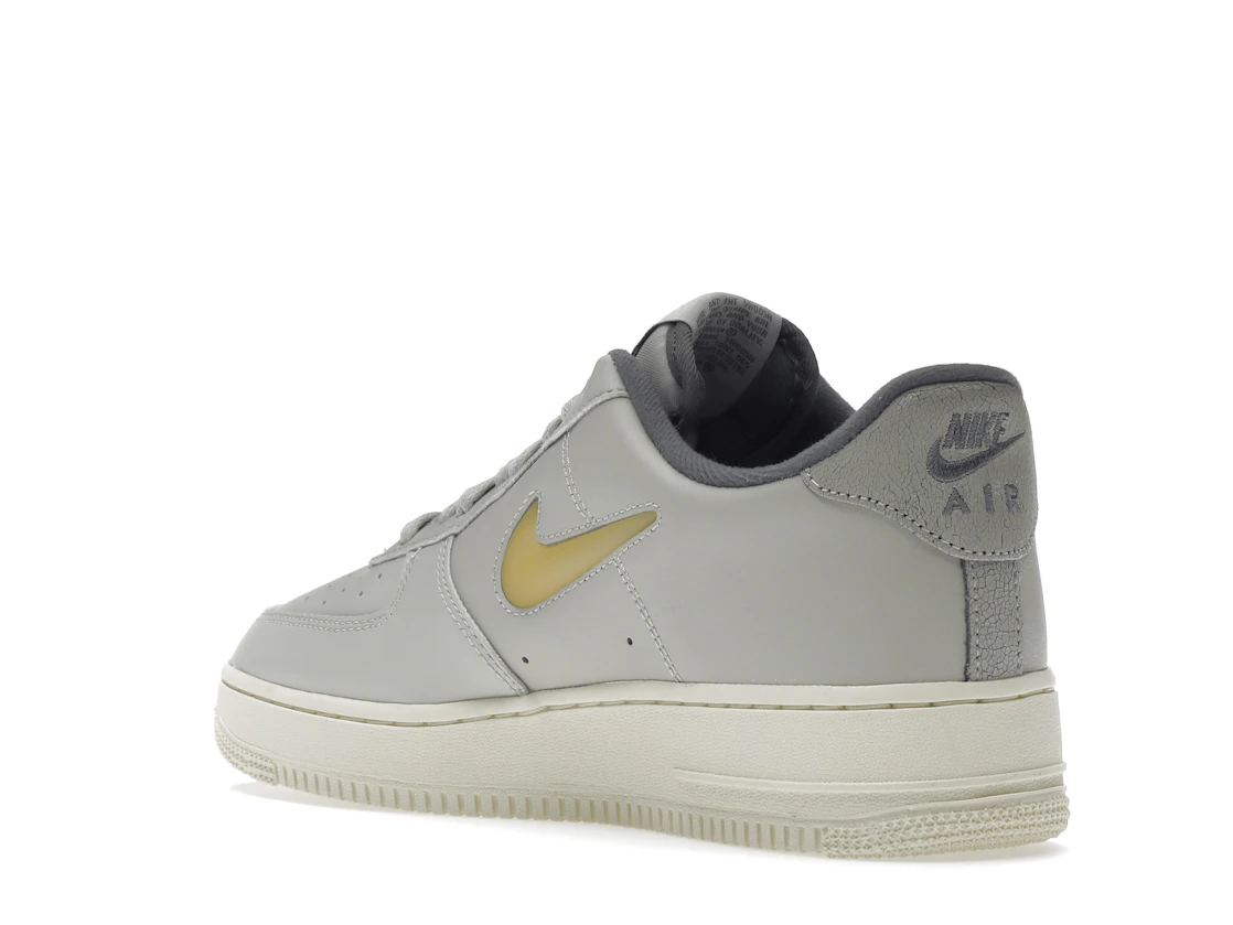 Vue 24 de Nike Air Force 1 Low '07 Jewel Light Bone Coconut Milk