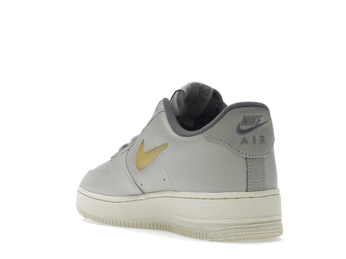 Vue 25 de Nike Air Force 1 Low '07 Jewel Light Bone Coconut Milk