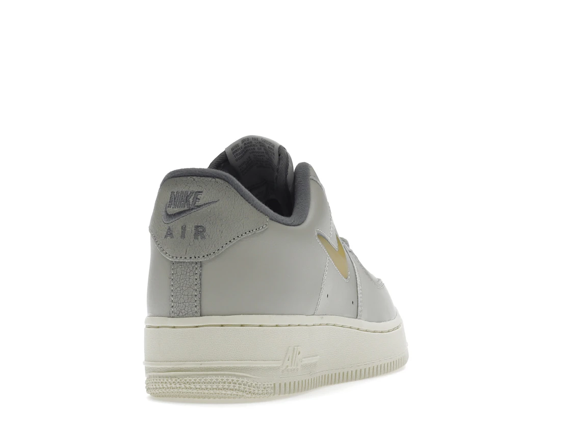Vue 30 de Nike Air Force 1 Low '07 Jewel Light Bone Coconut Milk