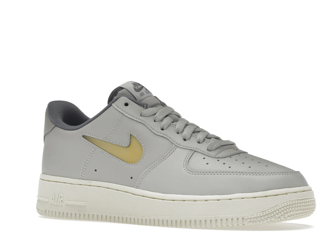 Vue 4 de Nike Air Force 1 Low '07 Jewel Light Bone Coconut Milk