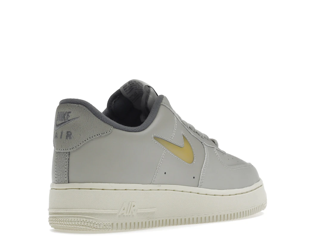 Vue 32 de Nike Air Force 1 Low '07 Jewel Light Bone Coconut Milk