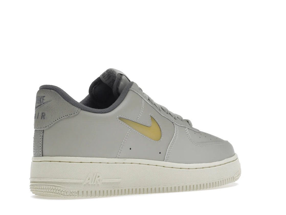 Vue 33 de Nike Air Force 1 Low '07 Jewel Light Bone Coconut Milk