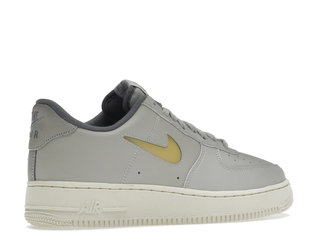 Vue 34 de Nike Air Force 1 Low '07 Jewel Light Bone Coconut Milk