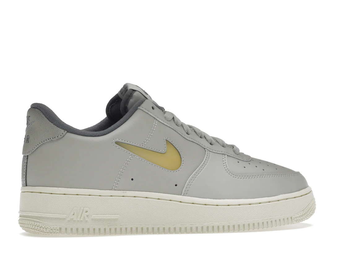 Vue 35 de Nike Air Force 1 Low '07 Jewel Light Bone Coconut Milk