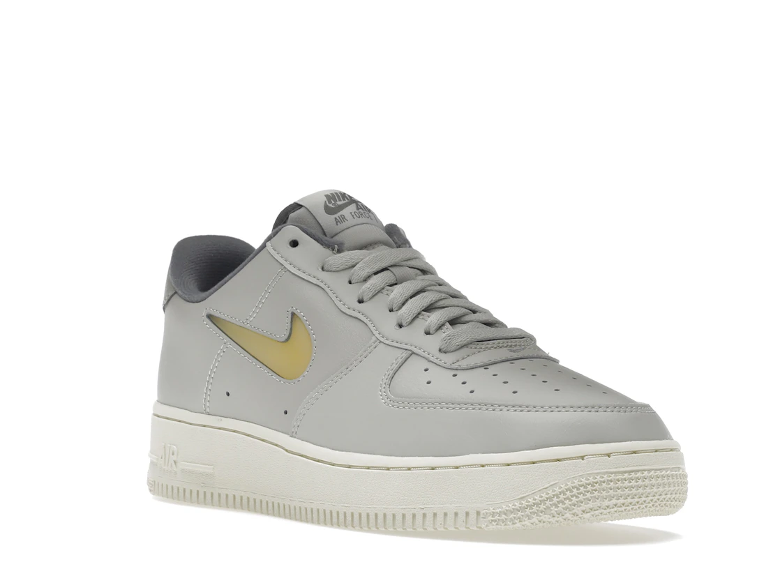 Vue 6 de Nike Air Force 1 Low '07 Jewel Light Bone Coconut Milk