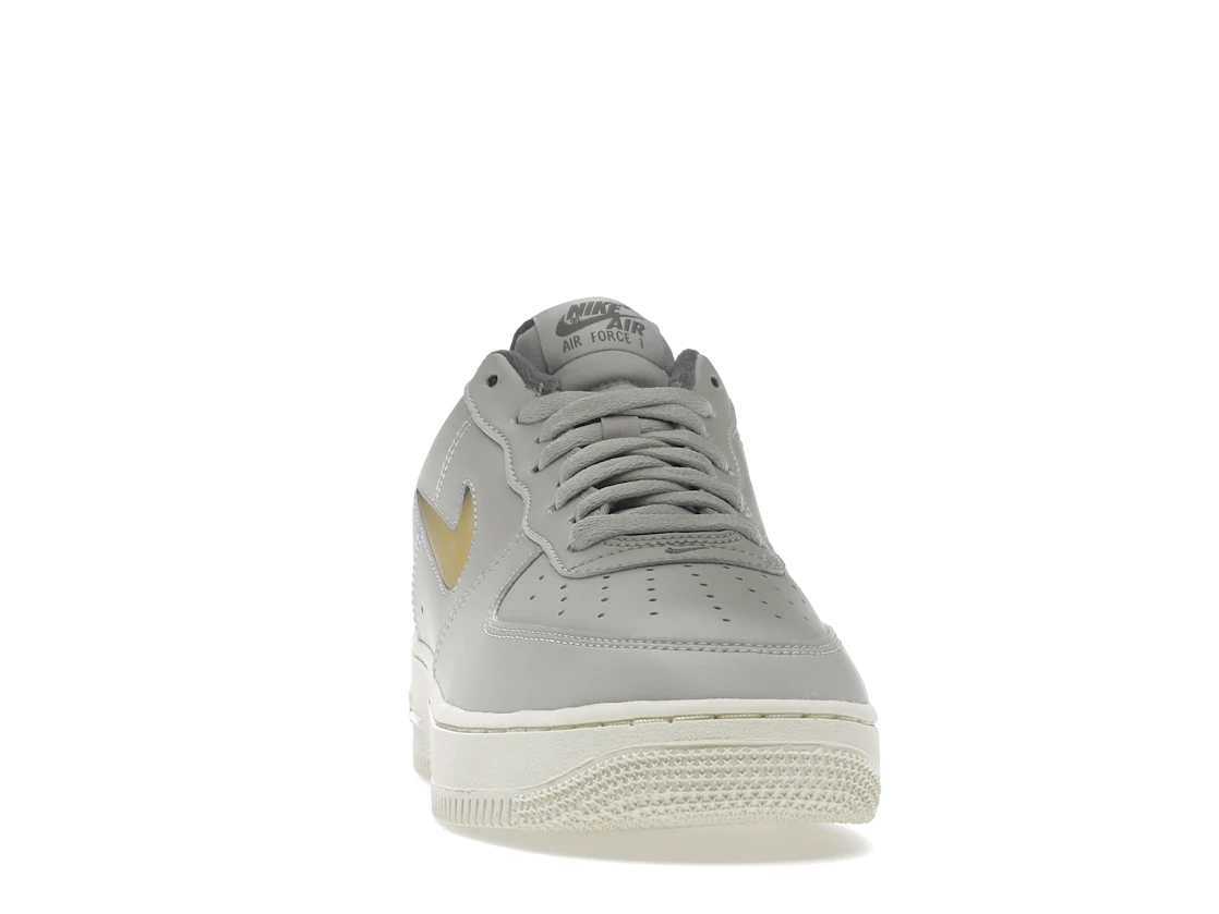 Vue 9 de Nike Air Force 1 Low '07 Jewel Light Bone Coconut Milk