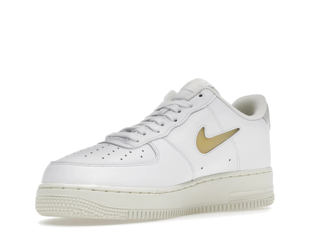 Vue 15 de Nike Air Force 1 Low '07 Jewel Pale Vanilla