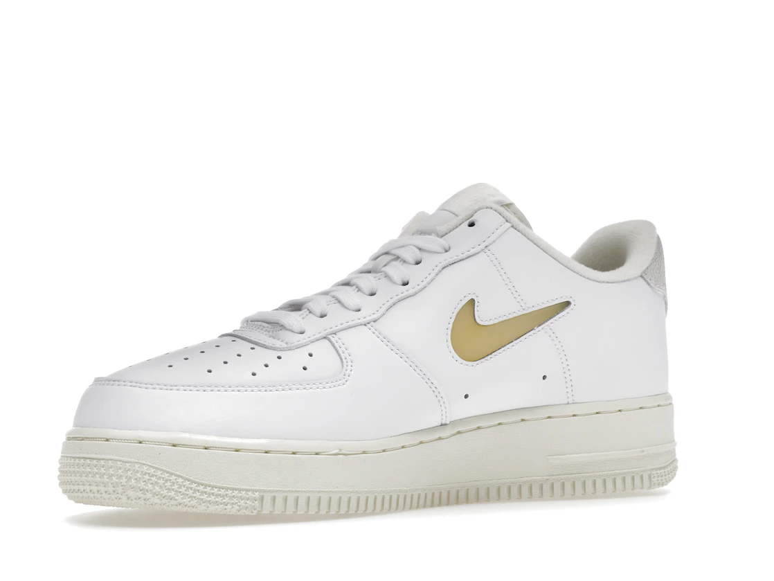 Vue 16 de Nike Air Force 1 Low '07 Jewel Pale Vanilla