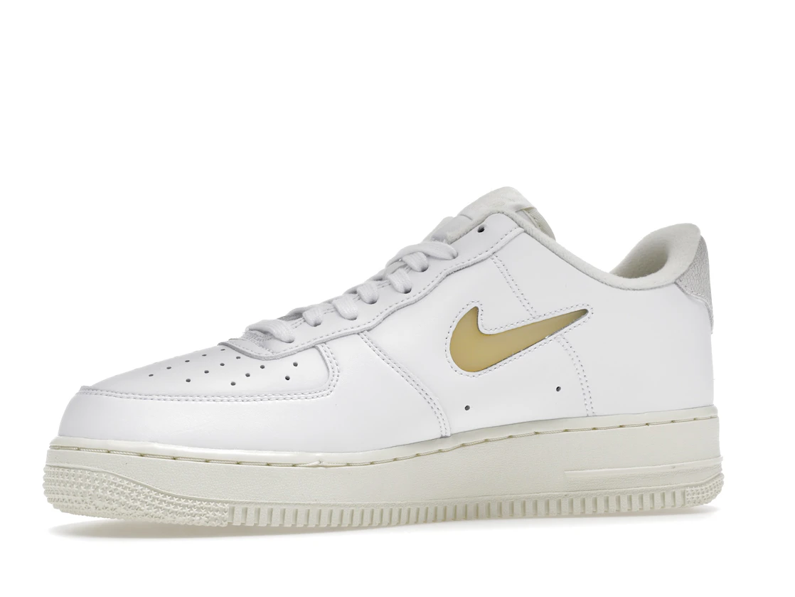 Vue 17 de Nike Air Force 1 Low '07 Jewel Pale Vanilla