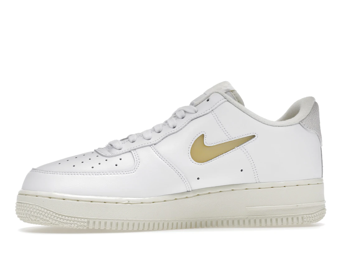 Vue 18 de Nike Air Force 1 Low '07 Jewel Pale Vanilla