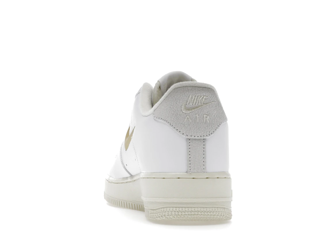 Vue 27 de Nike Air Force 1 Low '07 Jewel Pale Vanilla