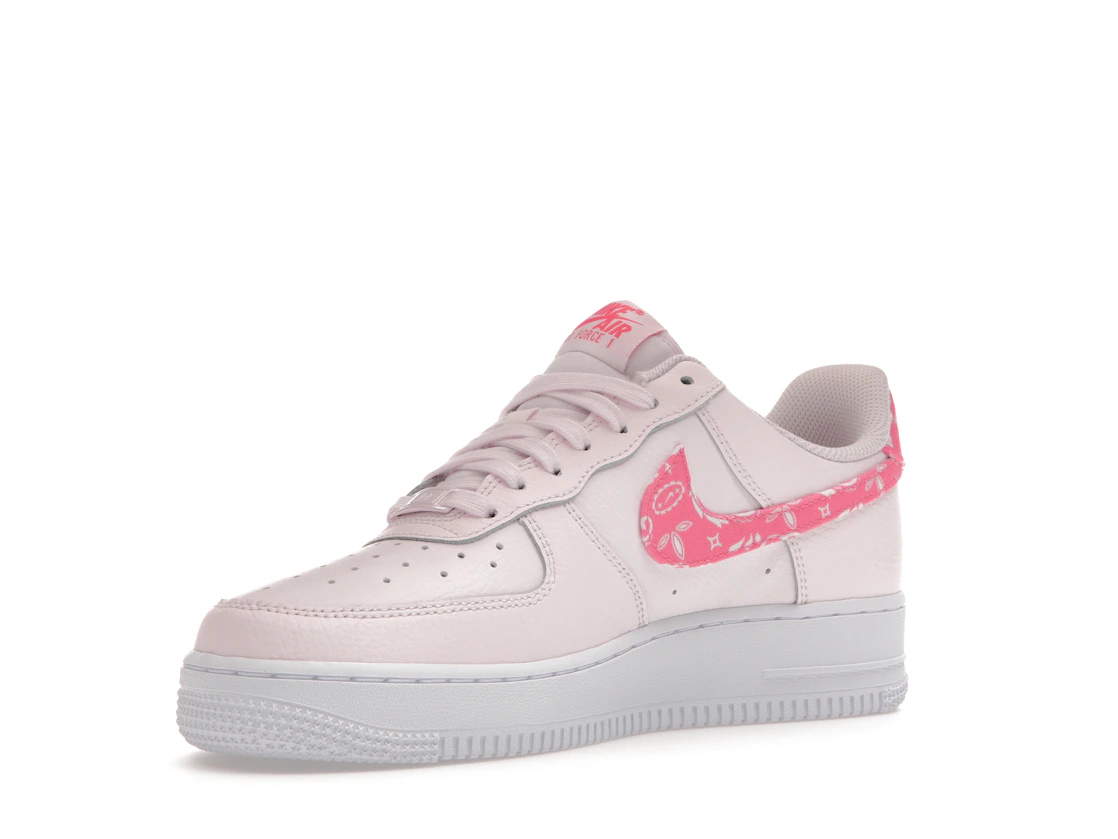 Vue 15 de Nike Air Force 1 Low '07 Paisley Pack Pink 