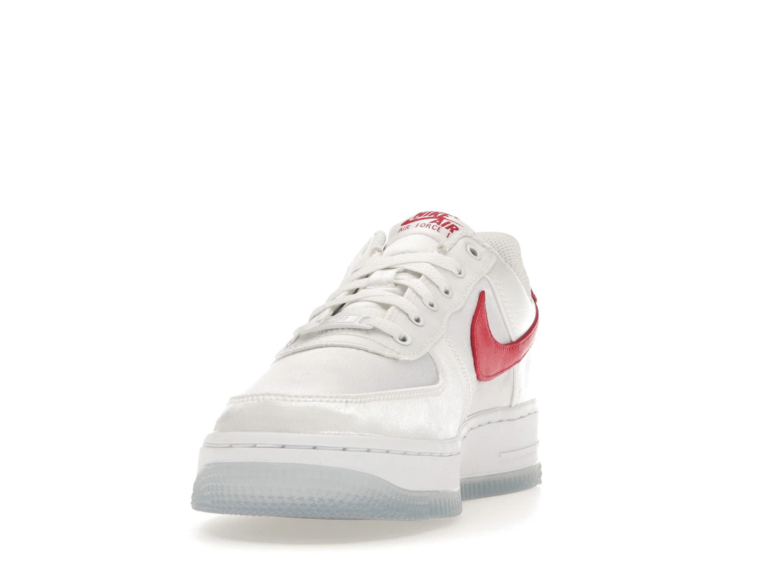 Vue 12 de Nike Air Force 1 Low '07 Satin White Varsity Red 