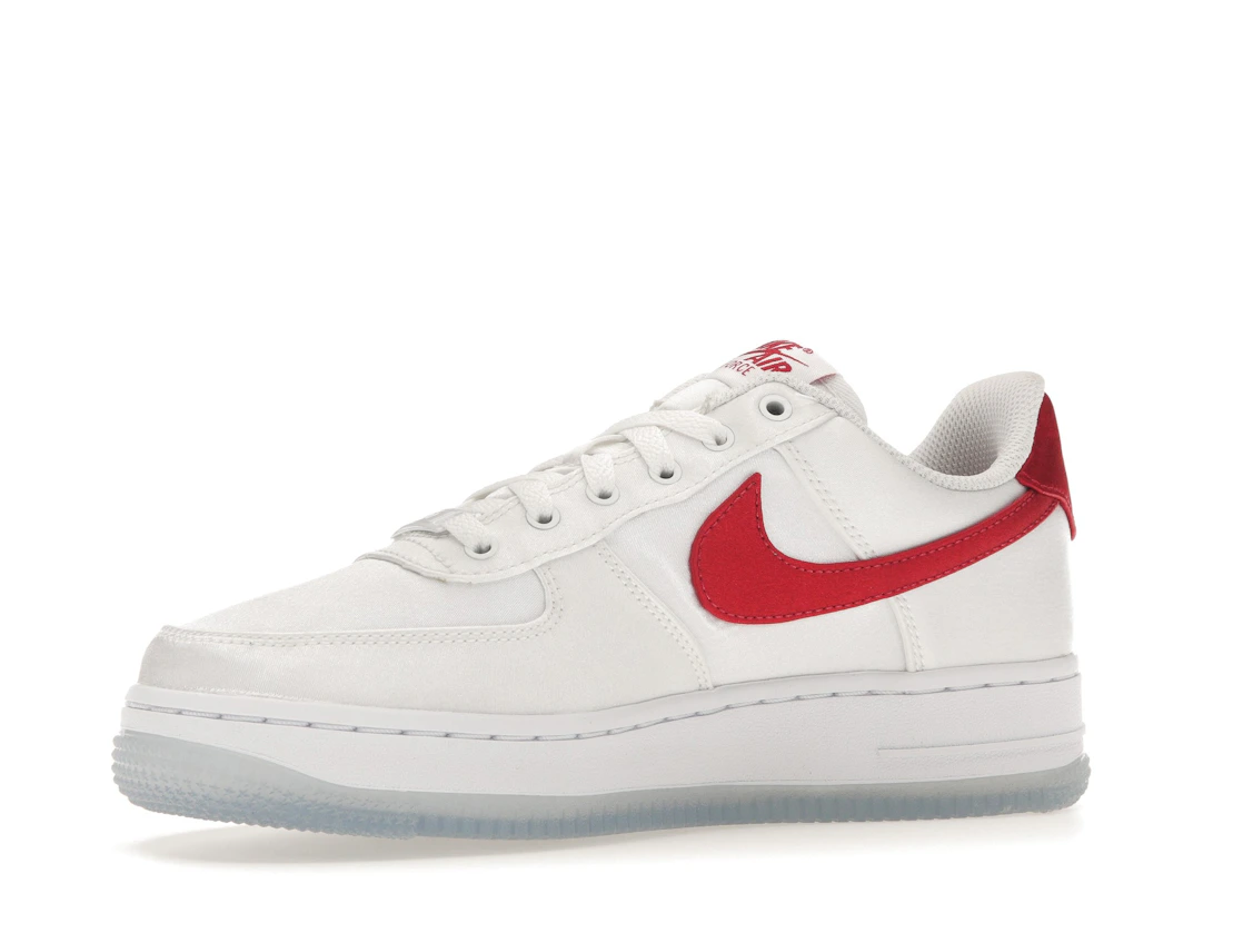 Vue 16 de Nike Air Force 1 Low '07 Satin White Varsity Red 