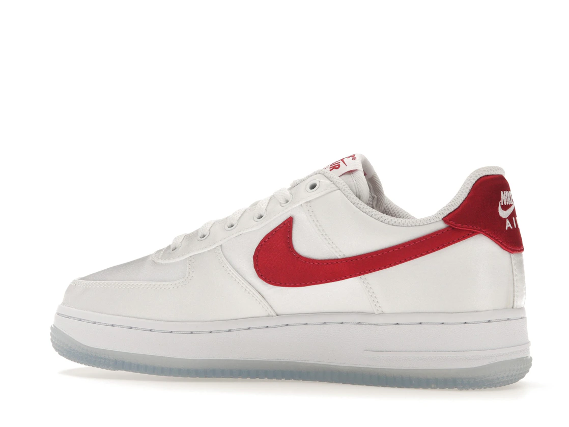 Vue 21 de Nike Air Force 1 Low '07 Satin White Varsity Red 