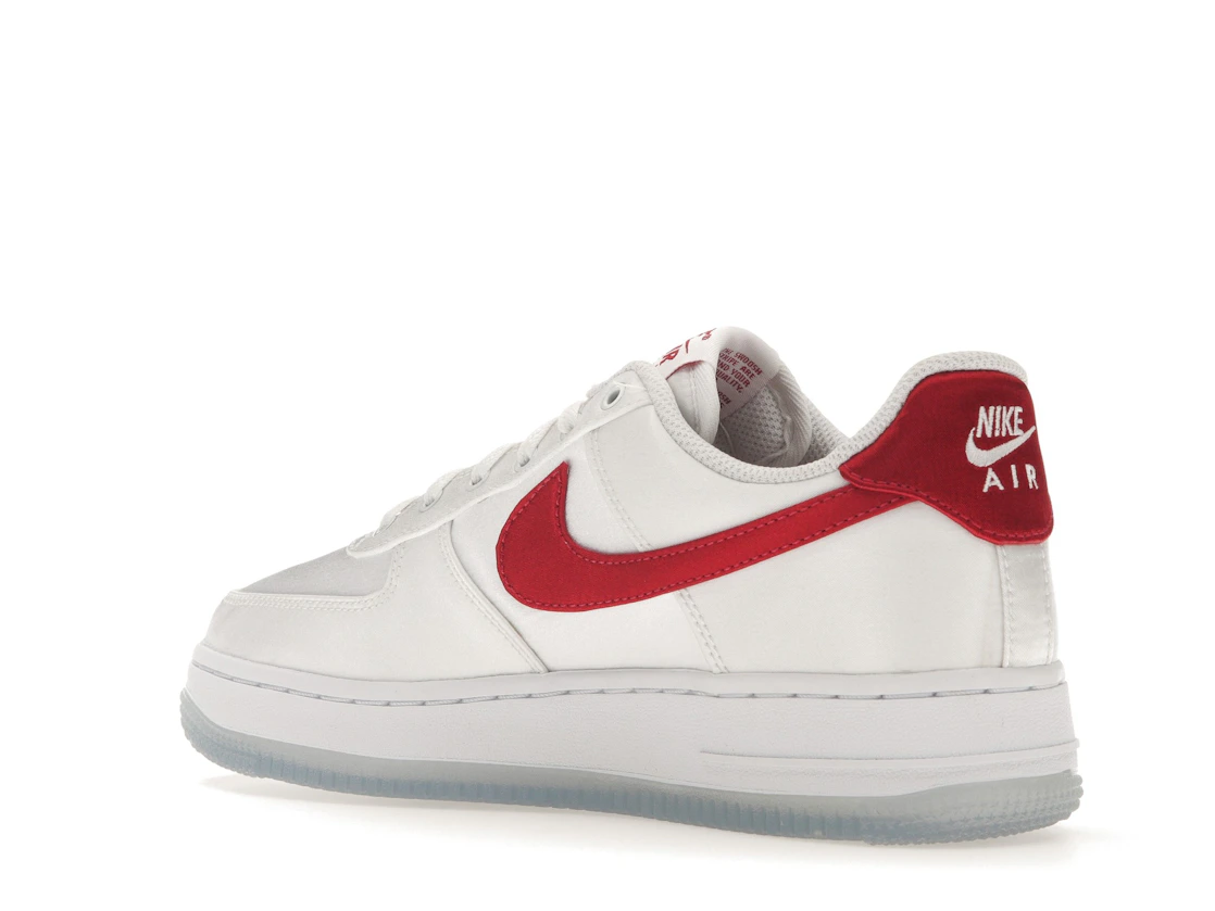 Vue 23 de Nike Air Force 1 Low '07 Satin White Varsity Red 