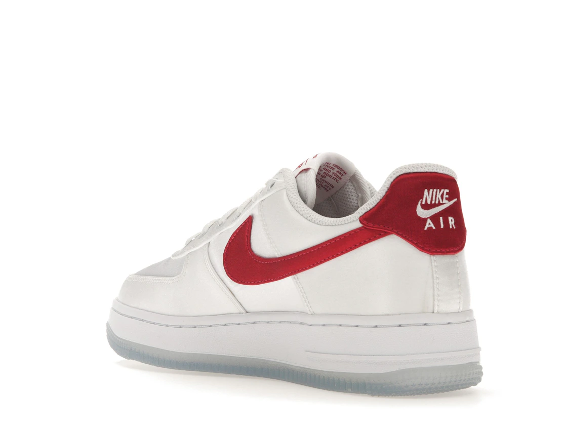 Vue 24 de Nike Air Force 1 Low '07 Satin White Varsity Red 