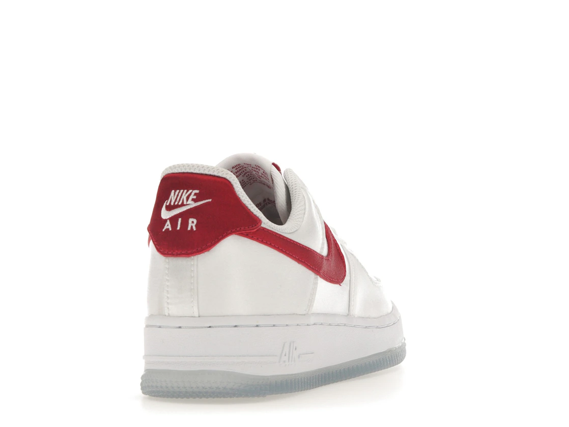 Vue 30 de Nike Air Force 1 Low '07 Satin White Varsity Red 