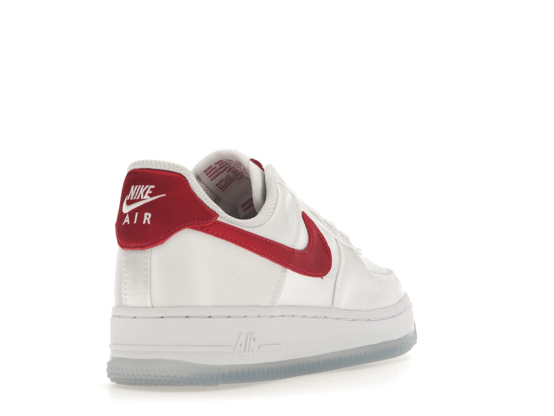 Vue 31 de Nike Air Force 1 Low '07 Satin White Varsity Red 