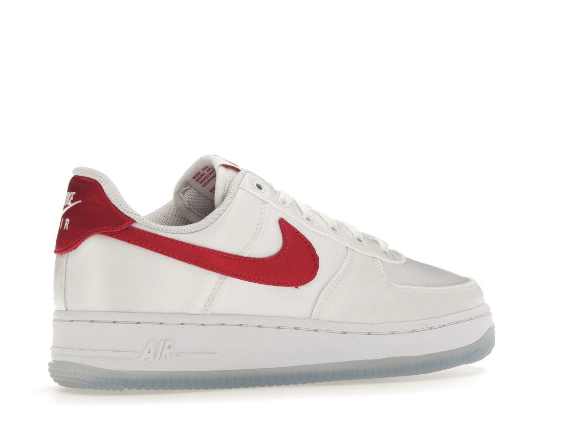 Vue 34 de Nike Air Force 1 Low '07 Satin White Varsity Red 