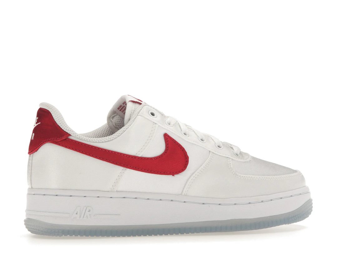 Vue 35 de Nike Air Force 1 Low '07 Satin White Varsity Red 