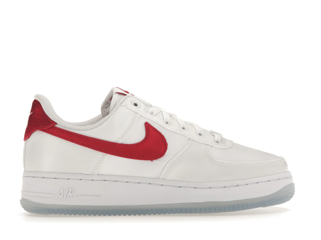 Vue 36 de Nike Air Force 1 Low '07 Satin White Varsity Red 
