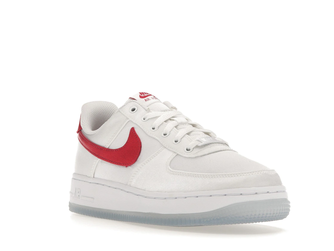 Vue 6 de Nike Air Force 1 Low '07 Satin White Varsity Red 