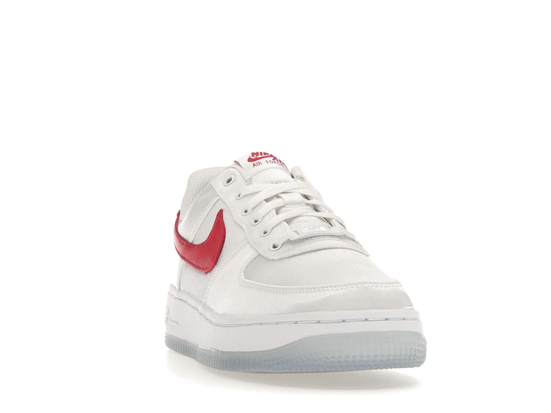 Vue 8 de Nike Air Force 1 Low '07 Satin White Varsity Red 