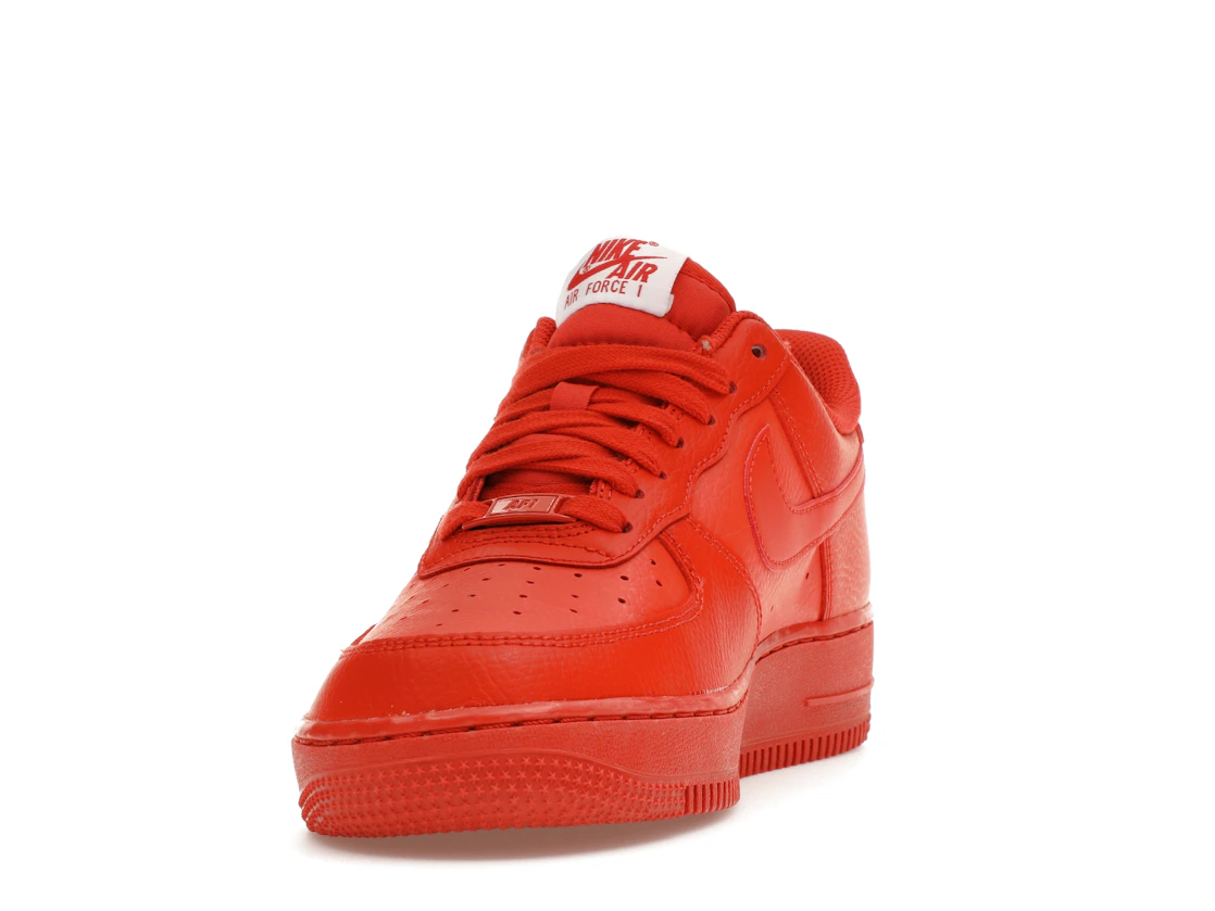 Vue 12 de Nike Air Force 1 Low '07 Triple Orange 
