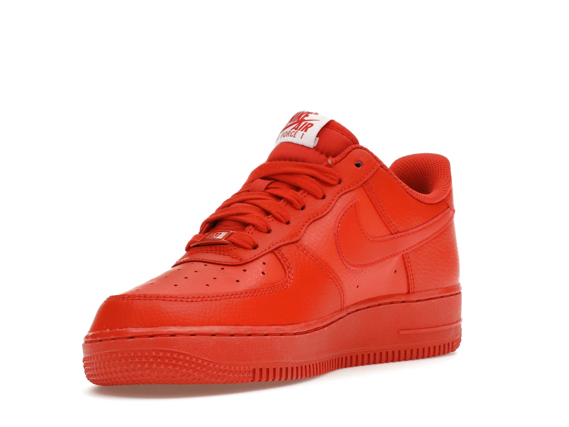 Vue 14 de Nike Air Force 1 Low '07 Triple Orange 