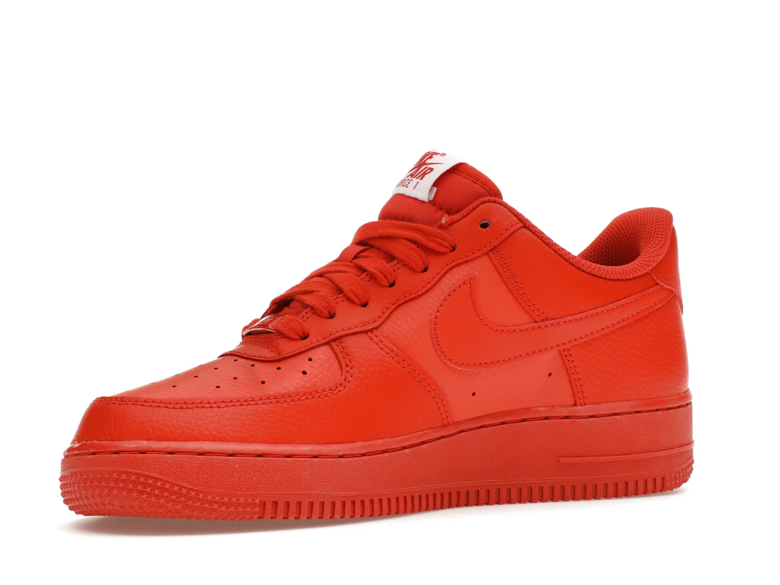 Vue 16 de Nike Air Force 1 Low '07 Triple Orange 