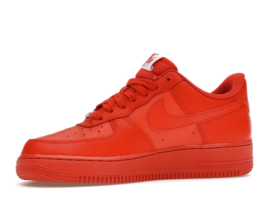 Vue 17 de Nike Air Force 1 Low '07 Triple Orange 