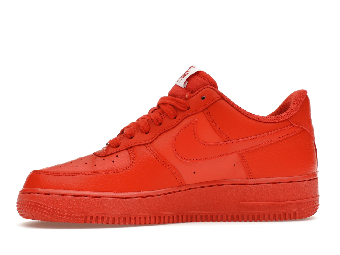 Vue 18 de Nike Air Force 1 Low '07 Triple Orange 