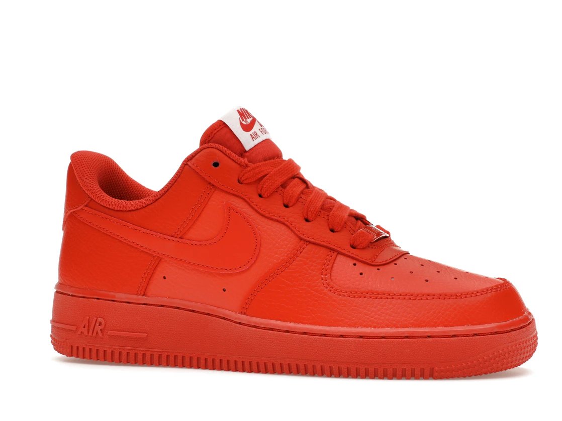 Vue 3 de Nike Air Force 1 Low '07 Triple Orange 