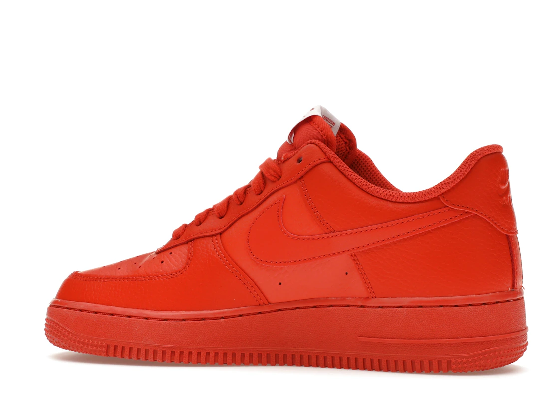 Vue 21 de Nike Air Force 1 Low '07 Triple Orange 