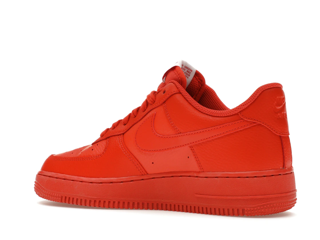 Vue 22 de Nike Air Force 1 Low '07 Triple Orange 