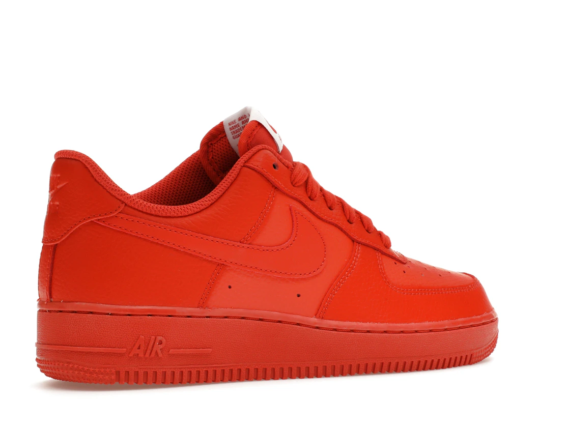 Vue 34 de Nike Air Force 1 Low '07 Triple Orange 