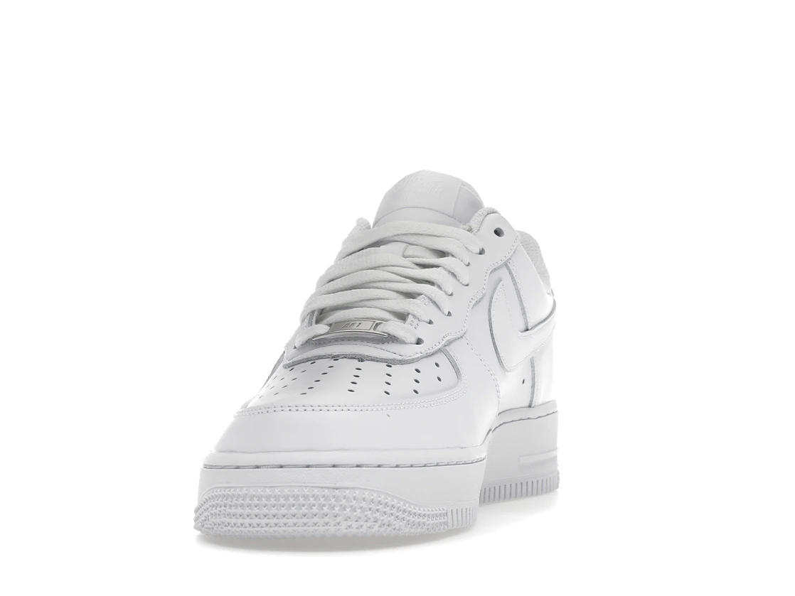 Vue 12 de Nike Air Force 1 Low '07 White 