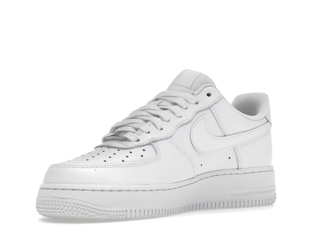 Vue 15 de Nike Air Force 1 Low '07 White 
