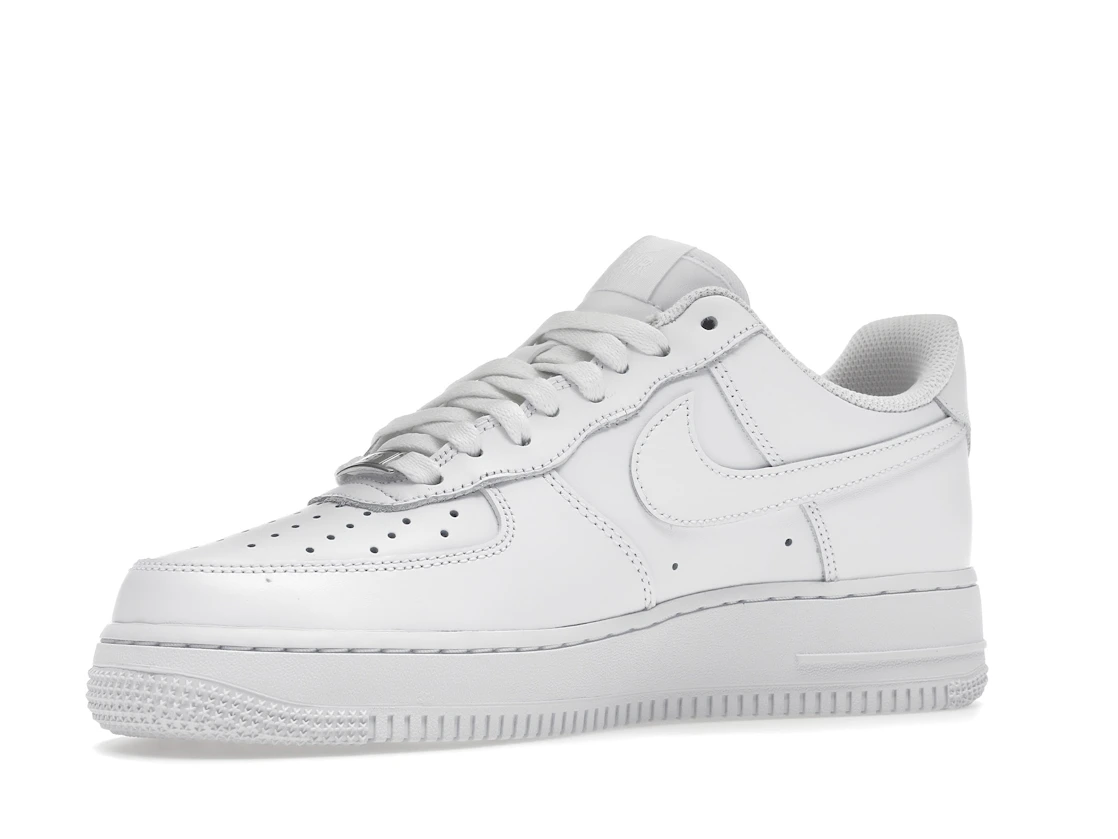 Vue 16 de Nike Air Force 1 Low '07 White 