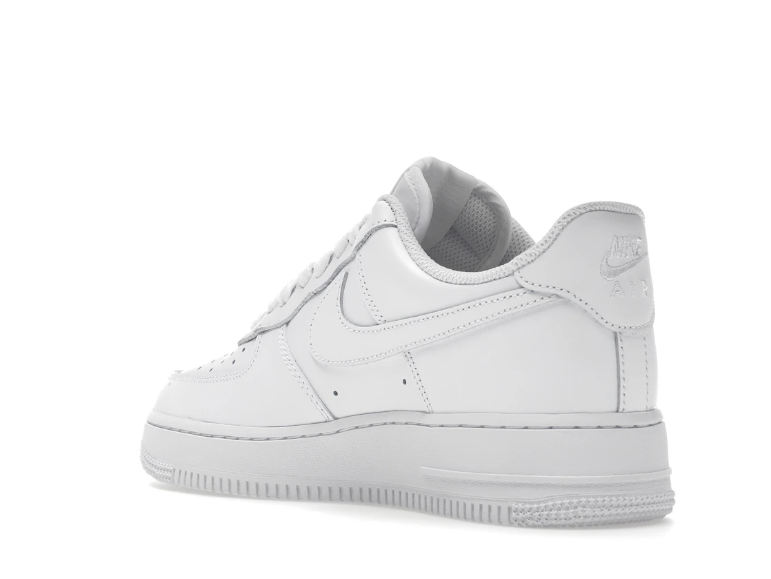 Vue 24 de Nike Air Force 1 Low '07 White 