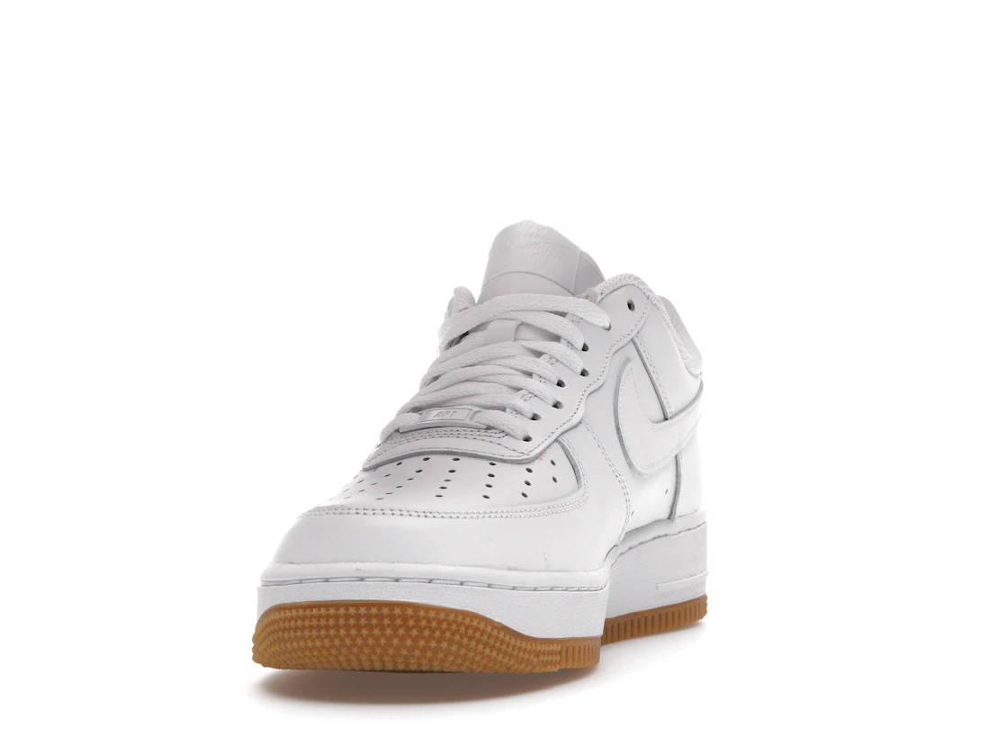 Vue 12 de Nike Air Force 1 Low '07 White Gum