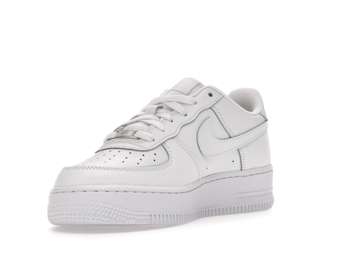 Vue 14 de Nike Air Force 1 Low LE Triple White (GS)