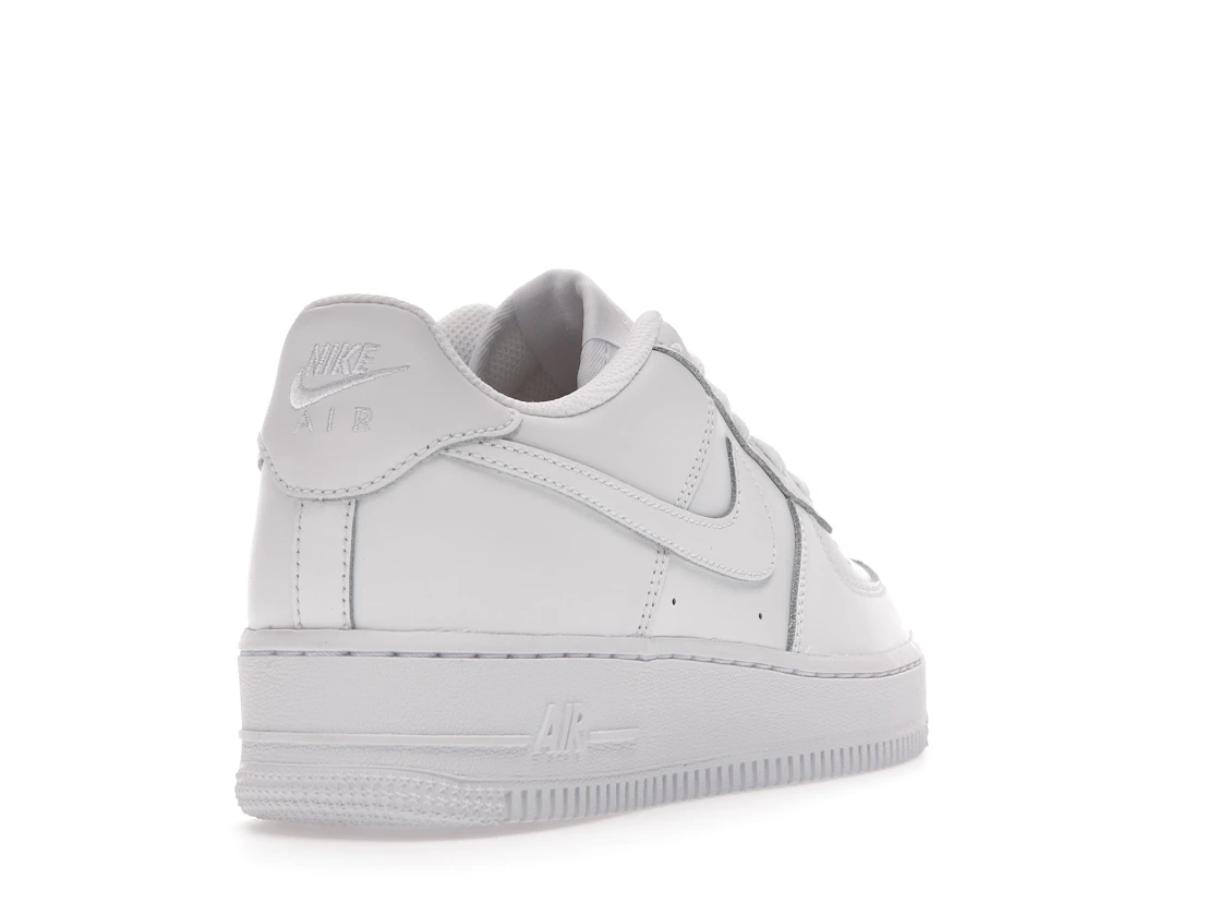 Vue 31 de Nike Air Force 1 Low LE Triple White (GS)