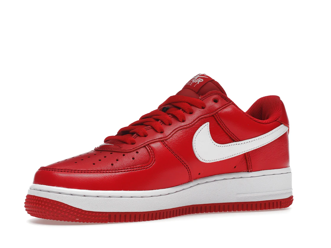 Vue 16 de Nike Air Force 1 Low Retro QS Color of the Month University Red White