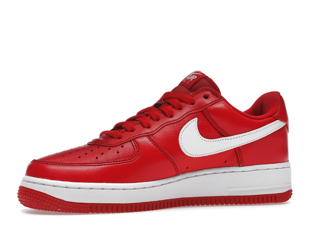Vue 17 de Nike Air Force 1 Low Retro QS Color of the Month University Red White