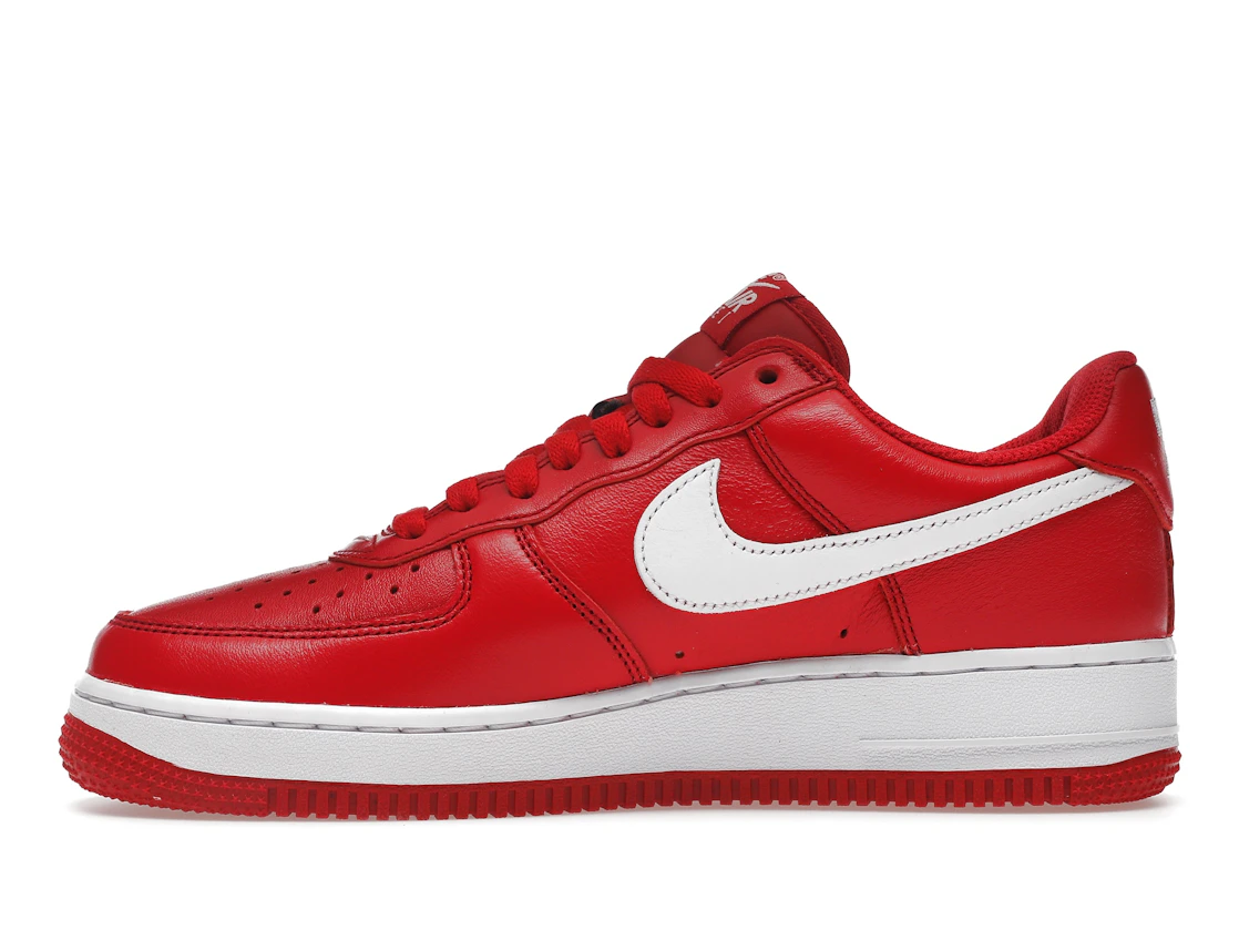 Vue 19 de Nike Air Force 1 Low Retro QS Color of the Month University Red White